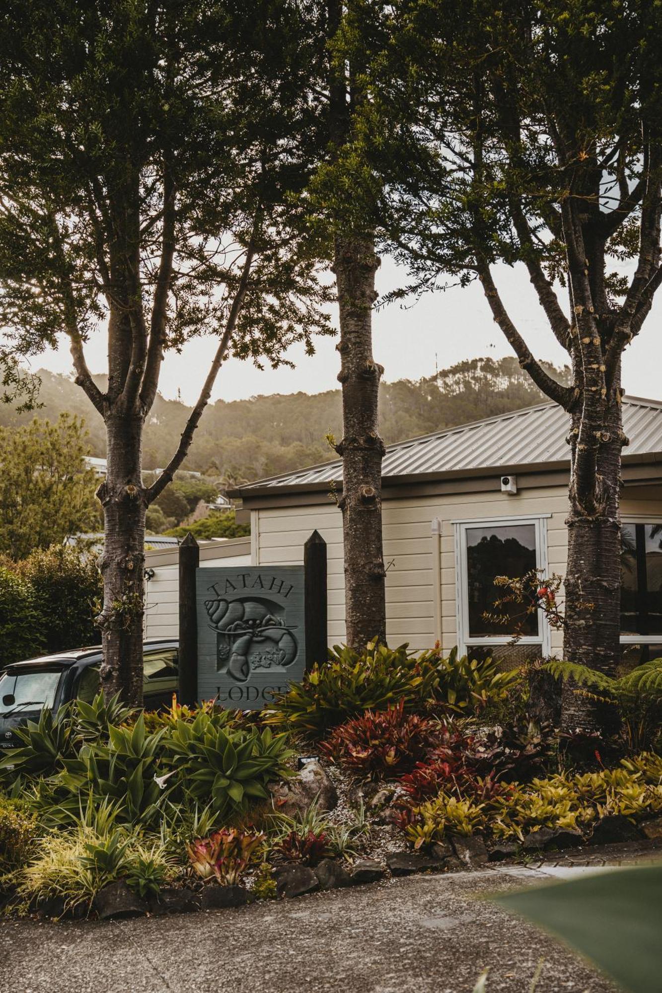 Tatahi Lodge Beach Resort Hahei Exterior photo