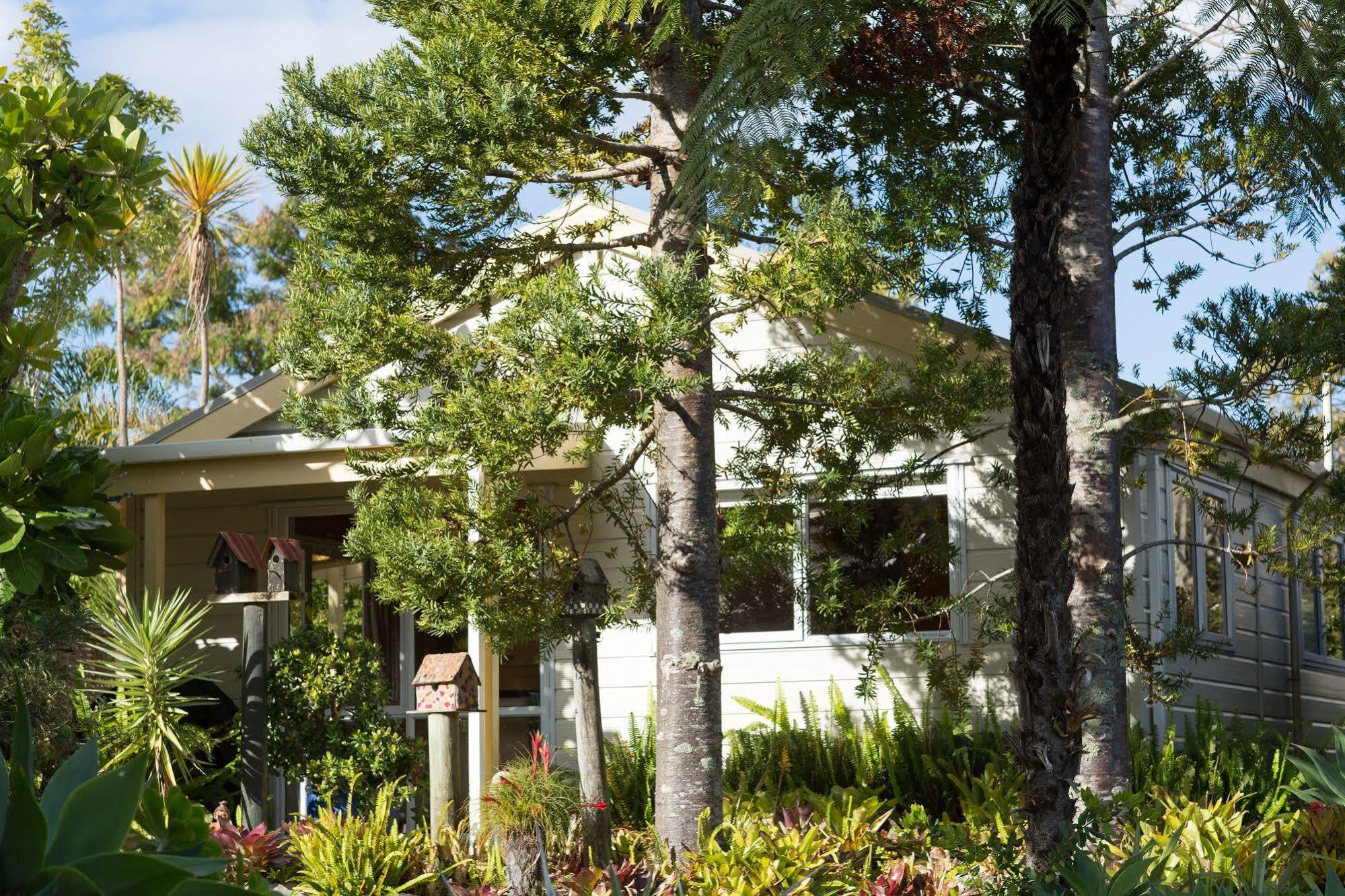 Tatahi Lodge Beach Resort Hahei Exterior photo