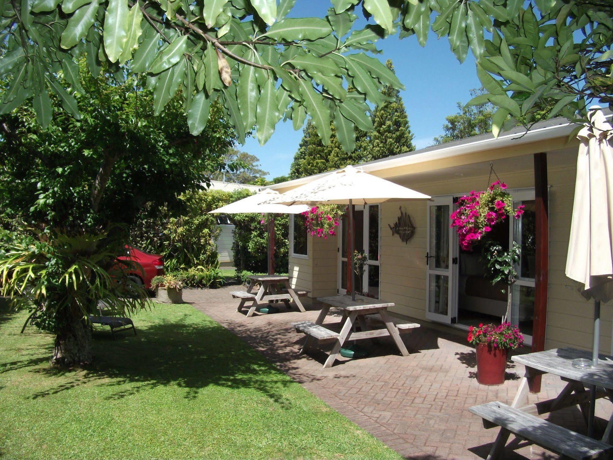 Tatahi Lodge Beach Resort Hahei Exterior photo