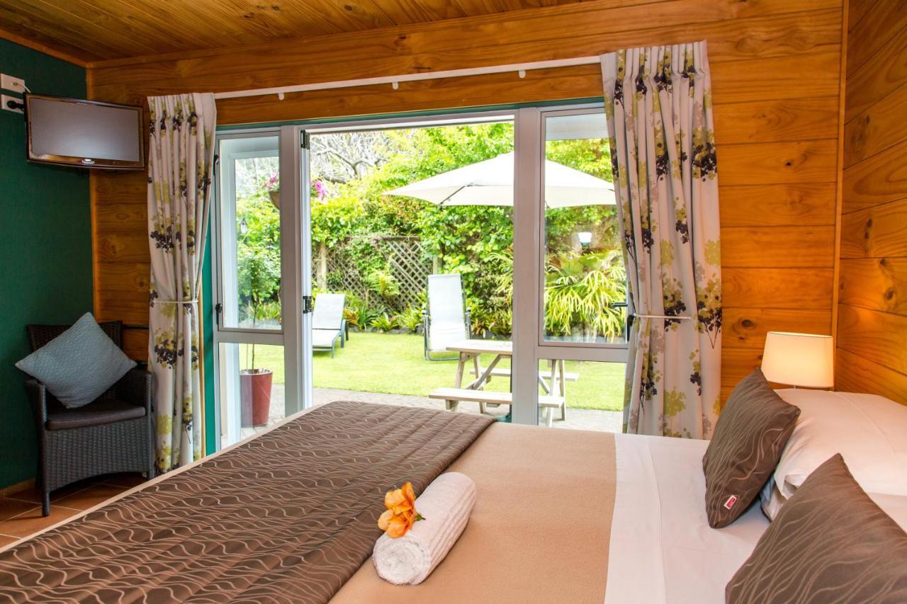 Tatahi Lodge Beach Resort Hahei Exterior photo